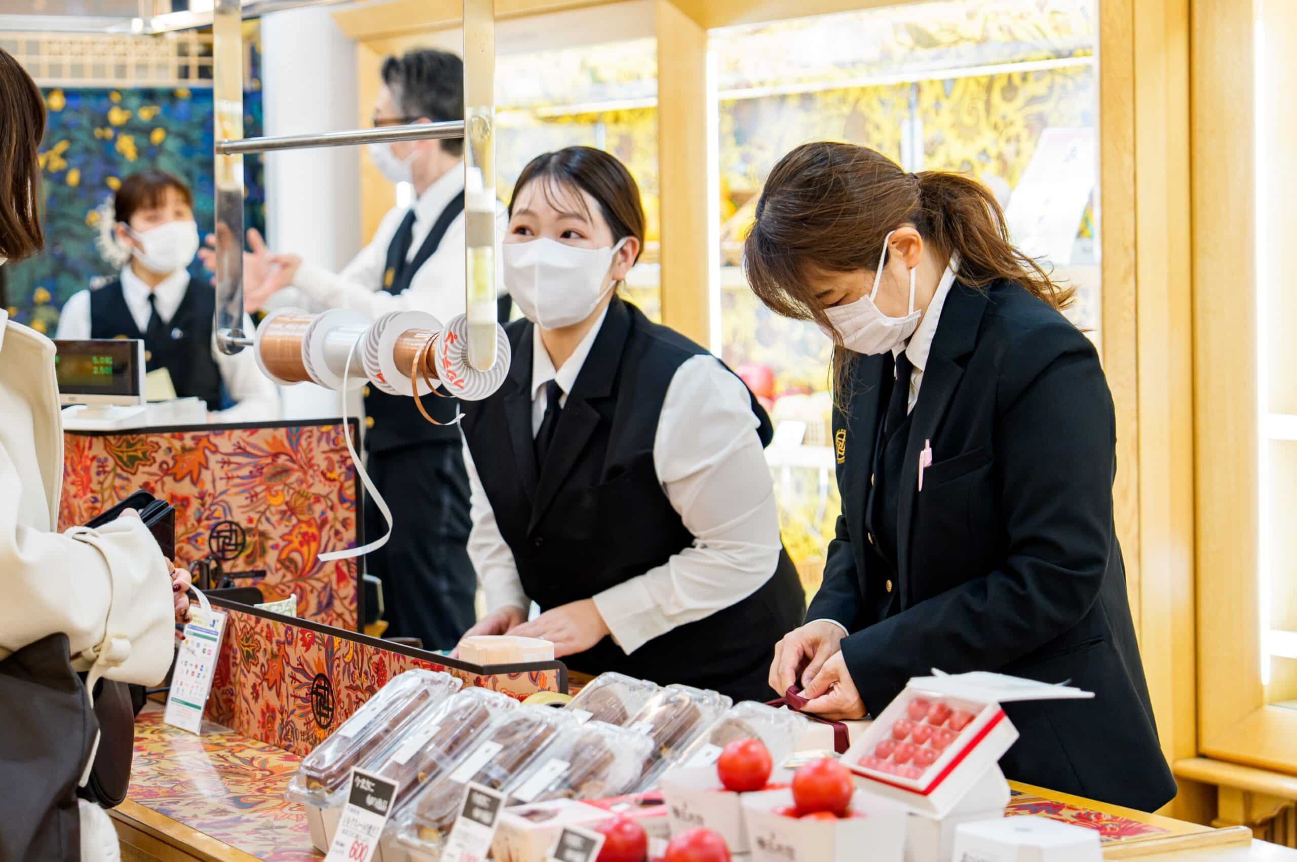 横浜水信本店のスタッフ