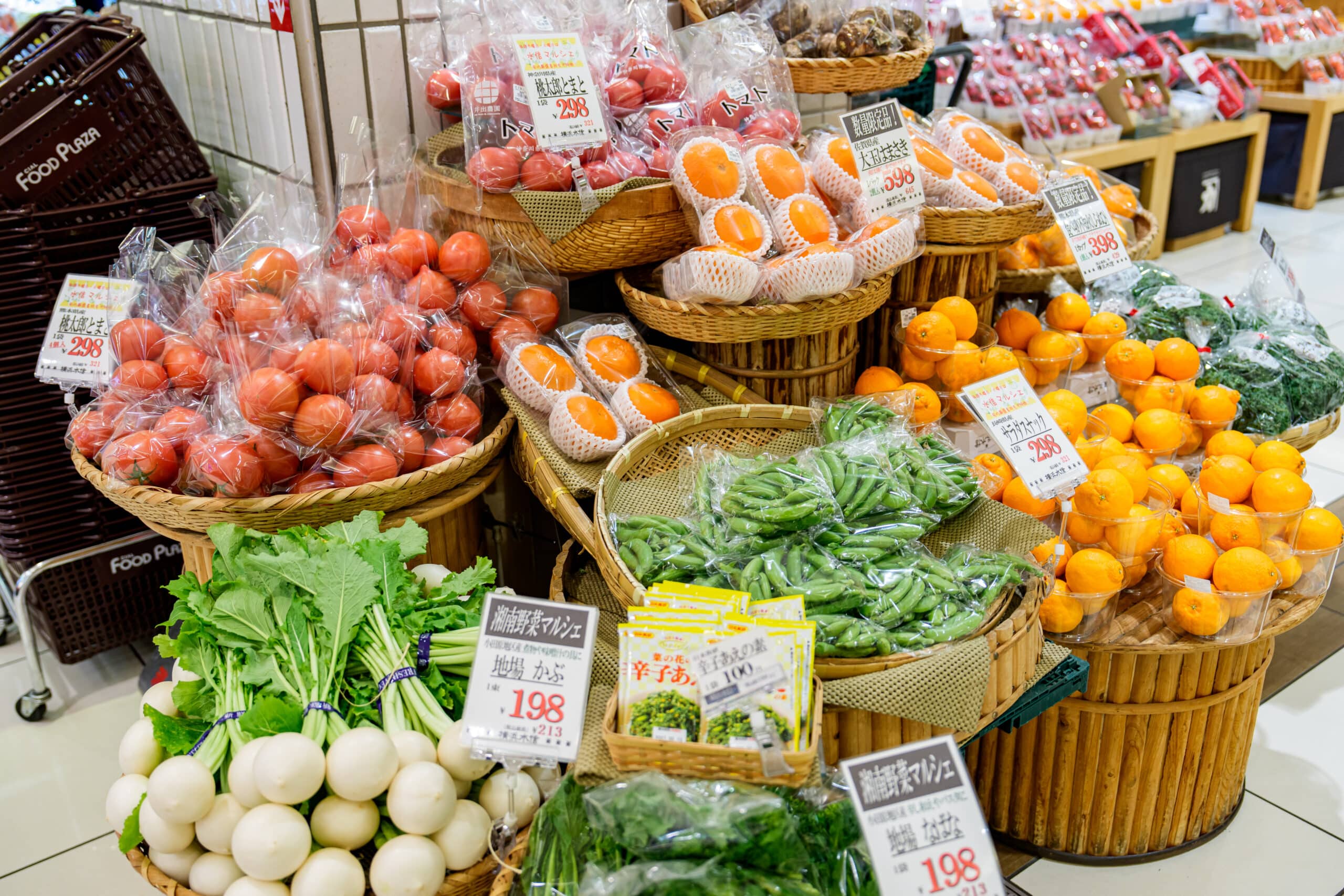 横浜水信東神奈川店 地場品など楽しさのある売り場